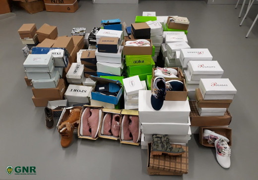 Foto de Sátão – Apreensão de 210 artigos de calçado contrafeito