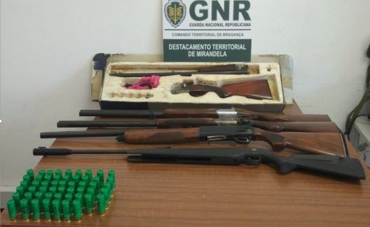 Foto de Mirandela – Apreensão de 52 munições e 5 armas por violência doméstica