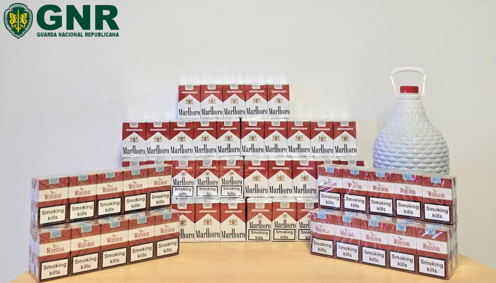 Vila N. Gaia – Apreensão de 5000 cigarros sem estampilha fiscal
