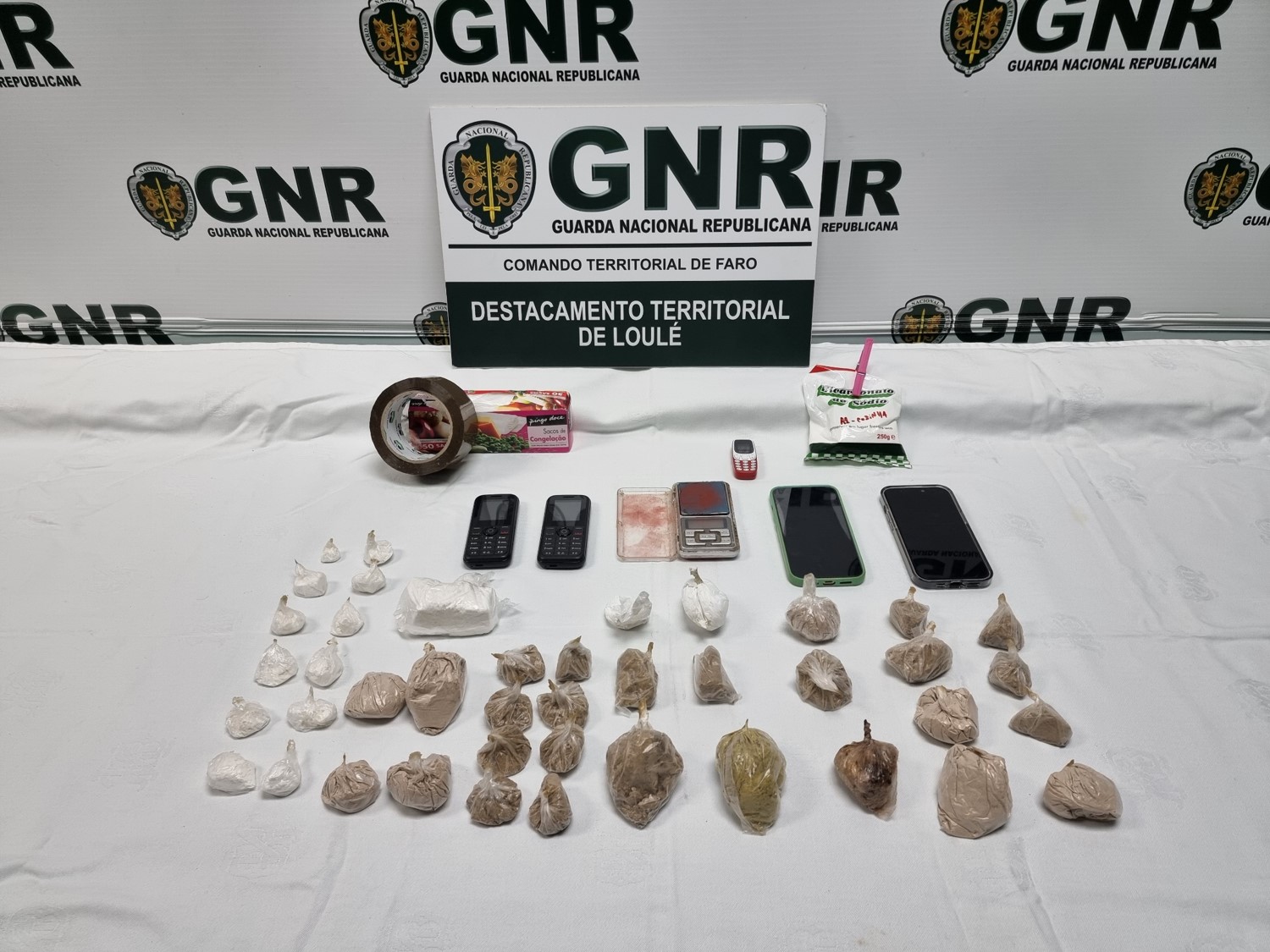 Loulé e Olhão – Dois detidos por tráfico com mais de 5 mil doses de heroína


