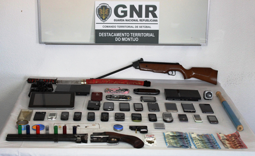 Foto de GNR Setúbal | Montijo - Detido por detenção de armas proibidas