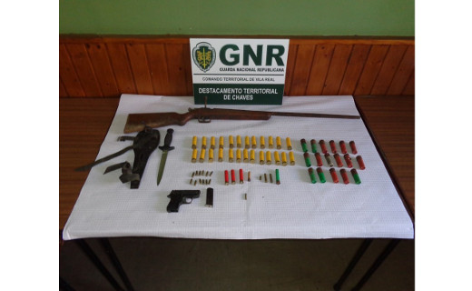 Foto de Chaves – Apreensão de duas armas de fogo ilegais