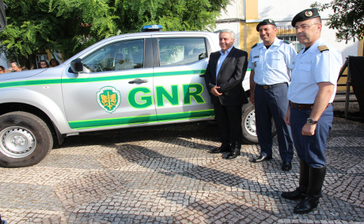 Foto de Cerimónia de entrega de viatura à GNR