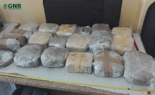 Foto de GNR deteta 16 quilos de droga em Montenegro