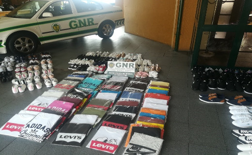 Foto de Santo Tirso – 1200 peças de vestuário contrafeito apreendidas