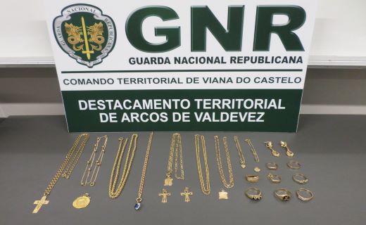 Foto de Arcos de Valdevez – Recuperados cinco mil euros de ouro furtado