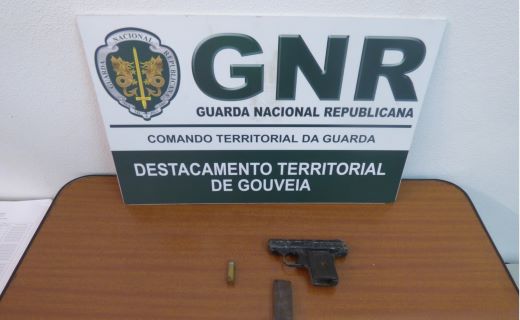 Foto de Gouveia –  Detido por posse de arma proibida