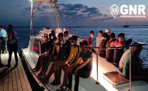 Foto de Olhão – 21 migrantes intercetados na ilha do Farol