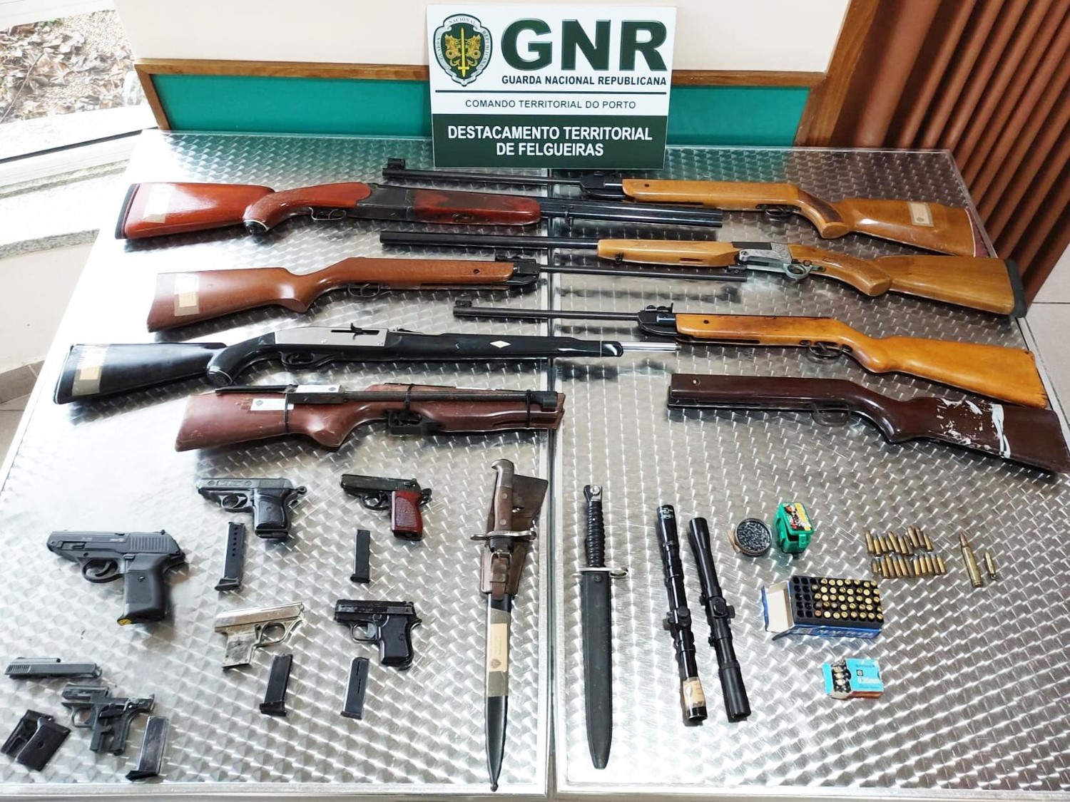 Foto de Lousada e Paços de Ferreira – Quatro detidos por tráfico de armas