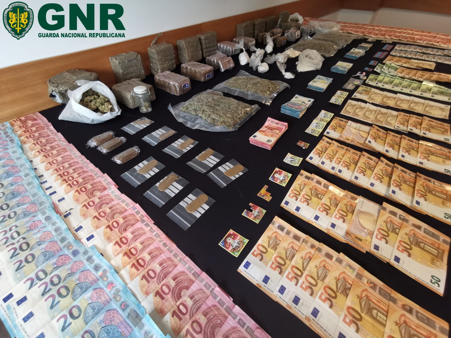 Foto de Santa Maria da Feira - 20 detidos por tráfico com mais de 46 mil doses