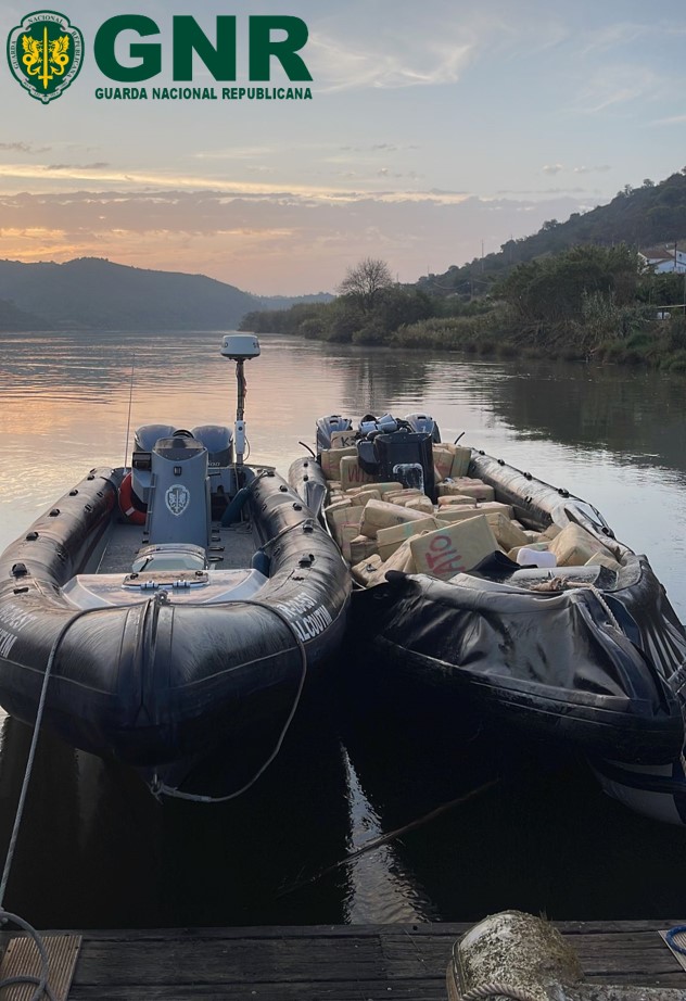 Foto de Rio Guadiana – Apreensão de embarcação de alta velocidade e mais de 90 fardos de haxixe 

 
