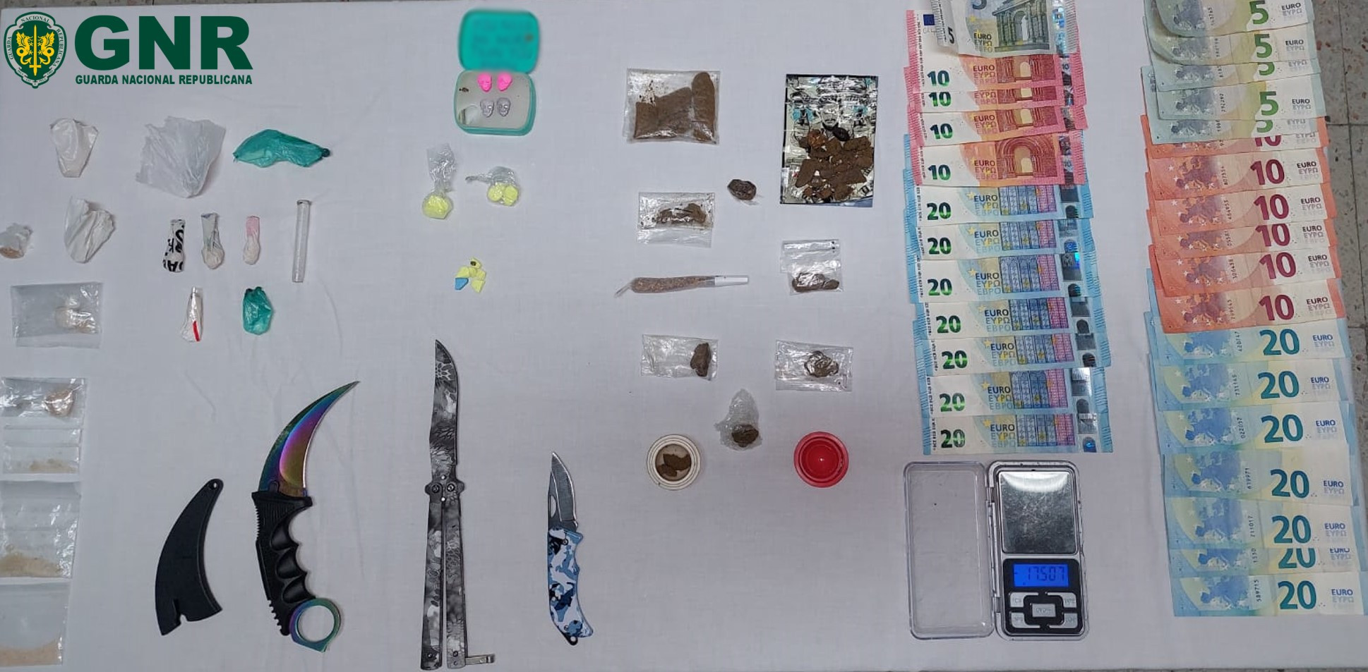 Foto de Vizela – Quatro detidos por tráfico com 334 doses de estupefacientes  e posse de armas proibidas