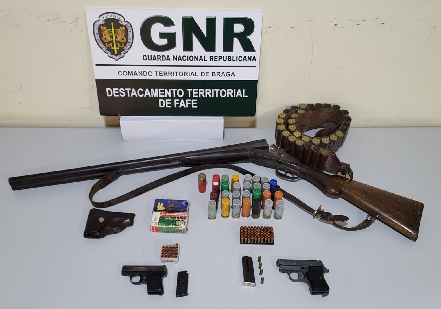 Foto de Cabeceiras de Basto – Apreensão de armas e munições