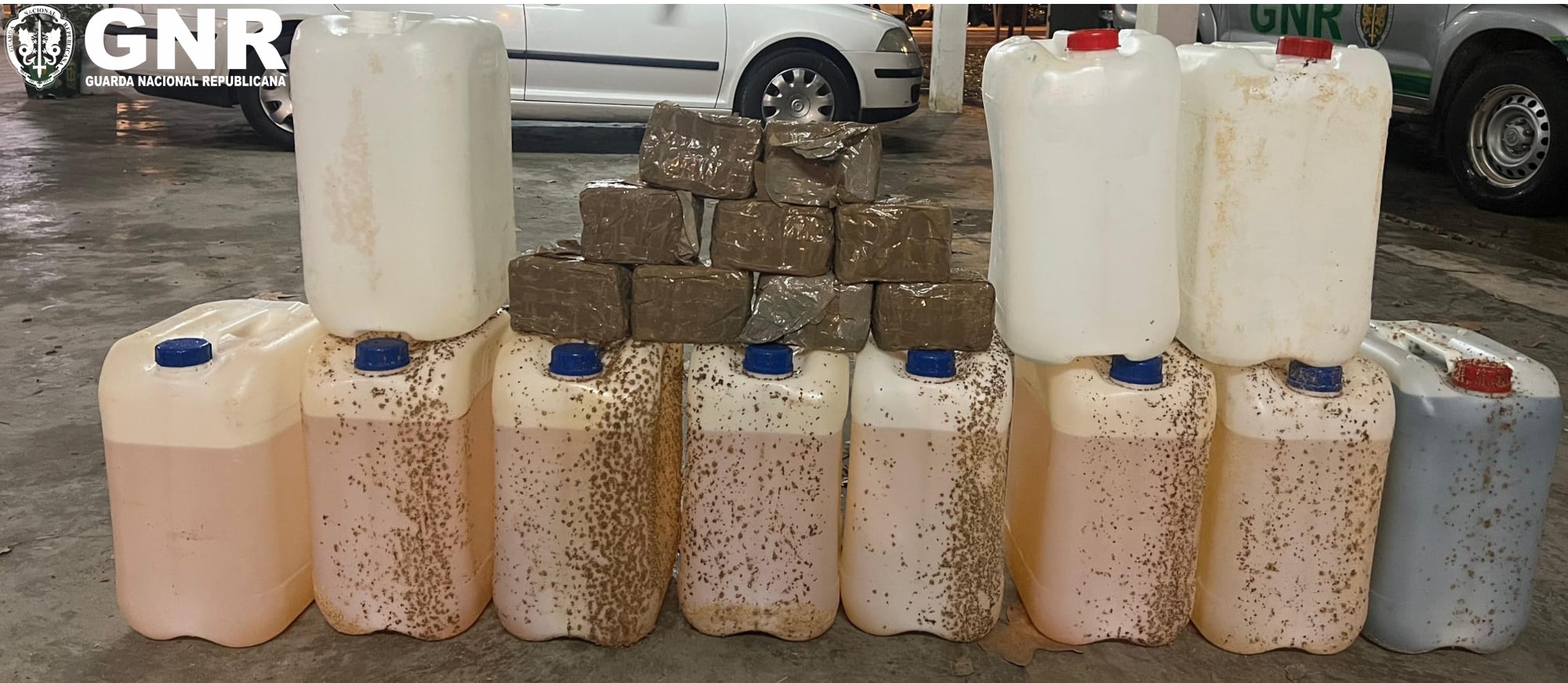 Foto de Almancil - Apreensão de 21 400 doses de haxixe e onze jerricãs