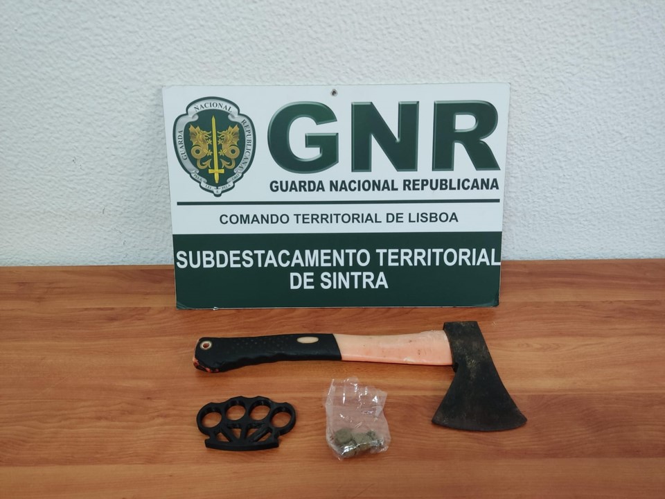 Foto de Sintra – Um detido por posse de arma proibida e um arguido por tráfico de estupefacientes 