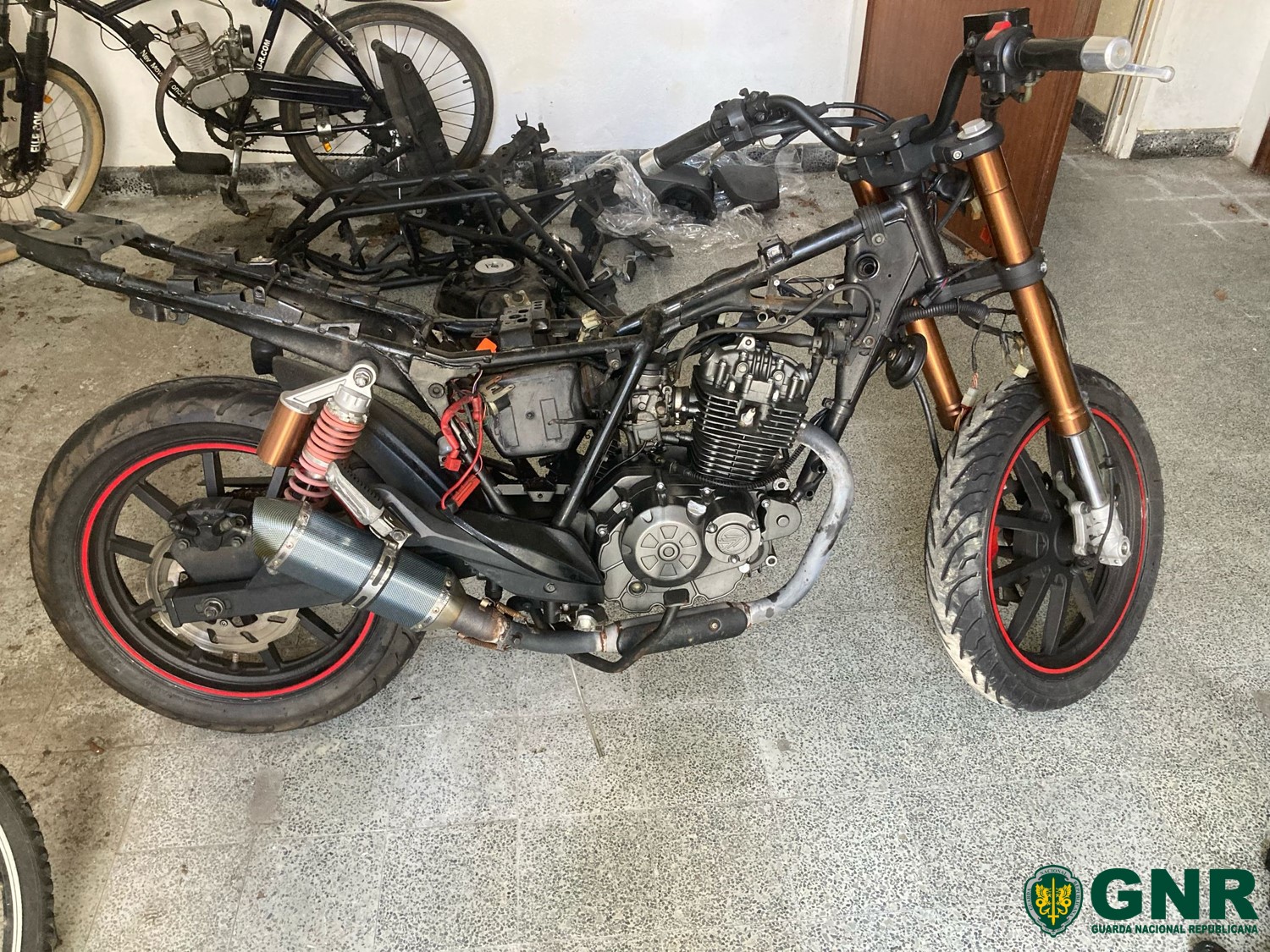 Vila Nova de Gaia – Arguido por furto e recuperação de dois motociclos