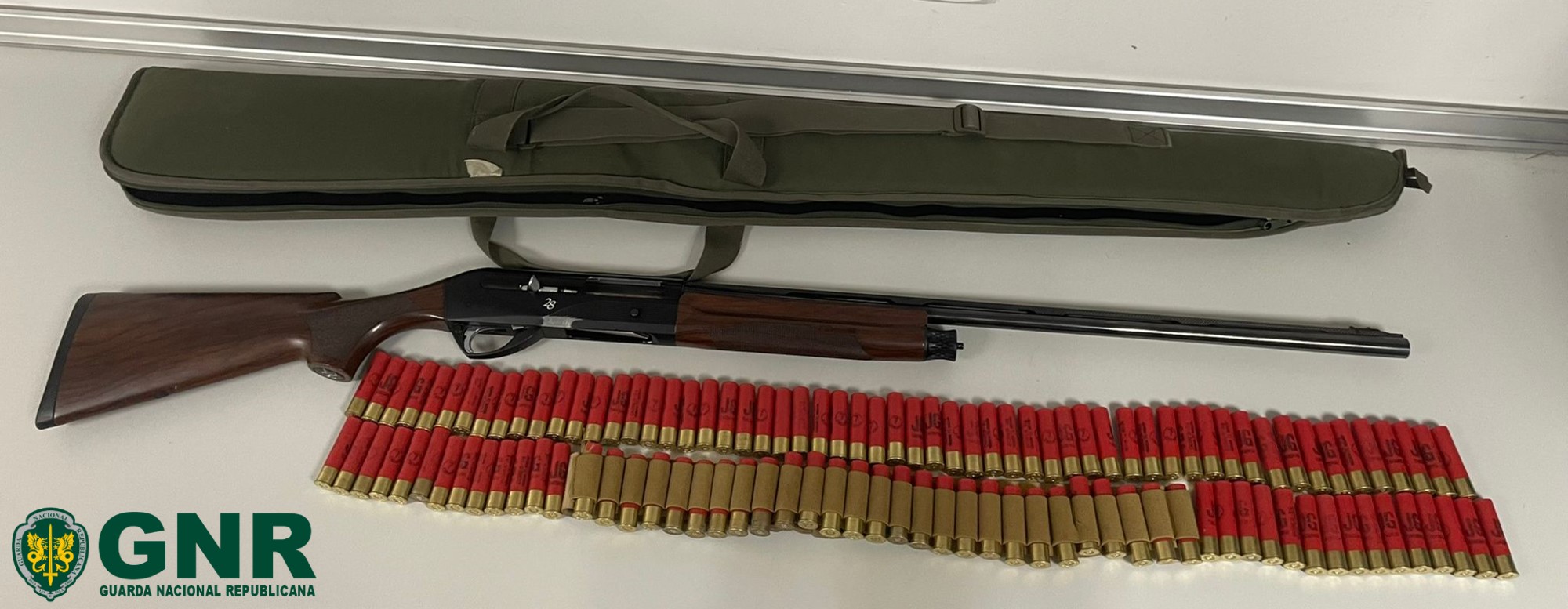 Beja – Detido por furto de arma de fogo em interior de veículo