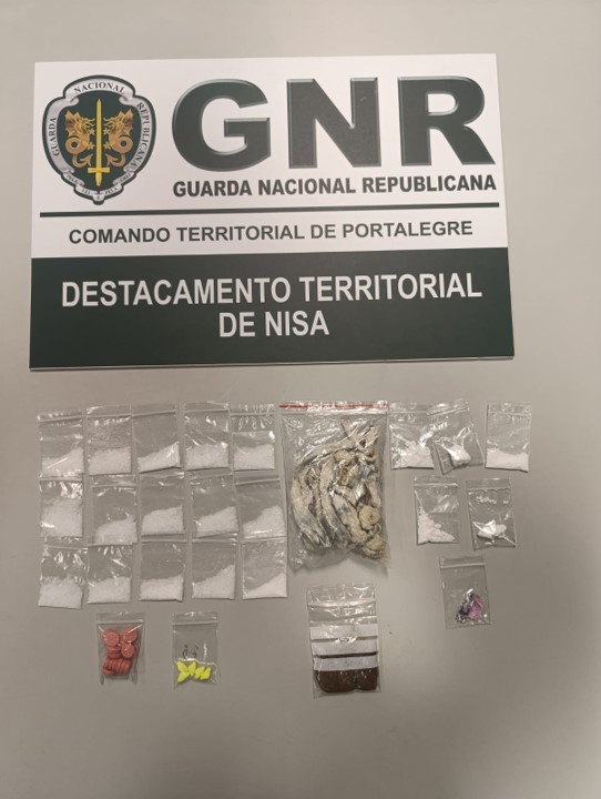 Nisa – Dois detidos e apreensão de mais de 200 doses de estupefacientes
