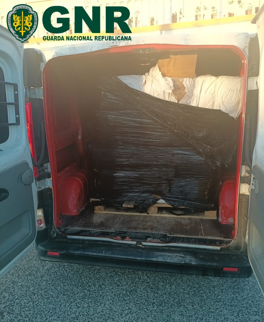 Azambuja – Apreensão de 1 000 quilos de tabaco de mascar por introdução fraudulenta no consumo

 