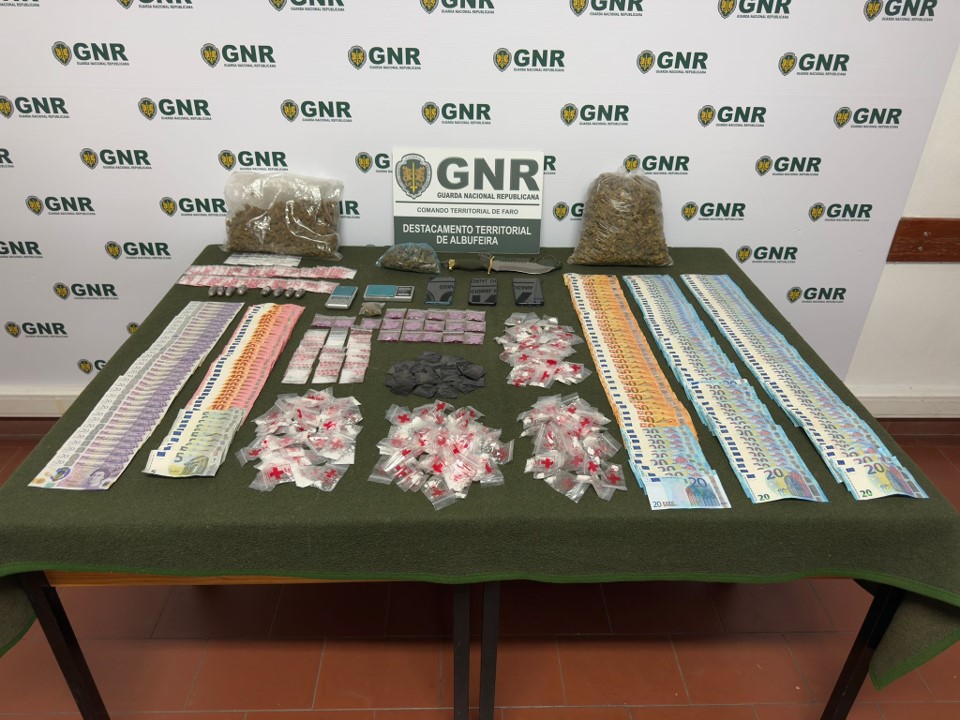 Albufeira – 18 detidos e apreensão de mais de 3 000 doses de estupefacientes