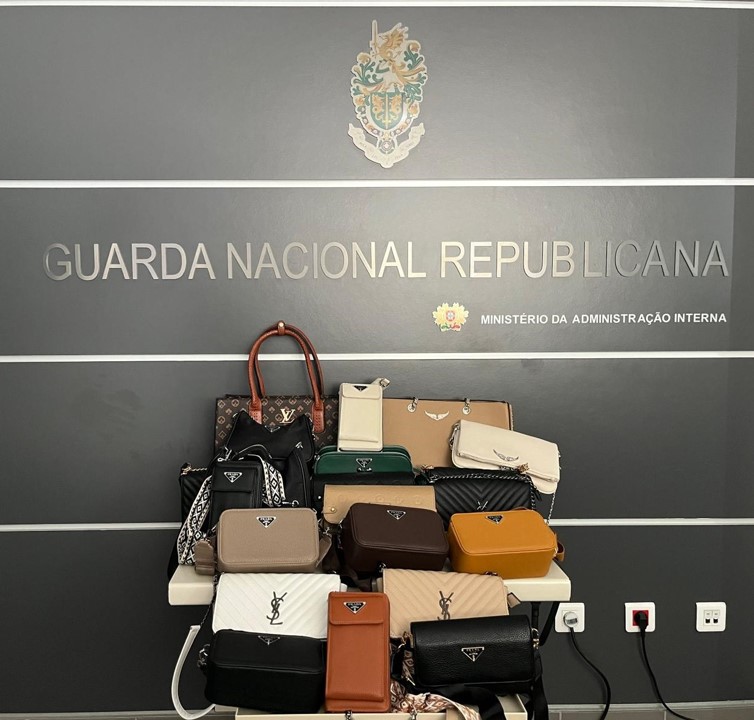 Lisboa – Apreensão de 23 artigos contrafeitos