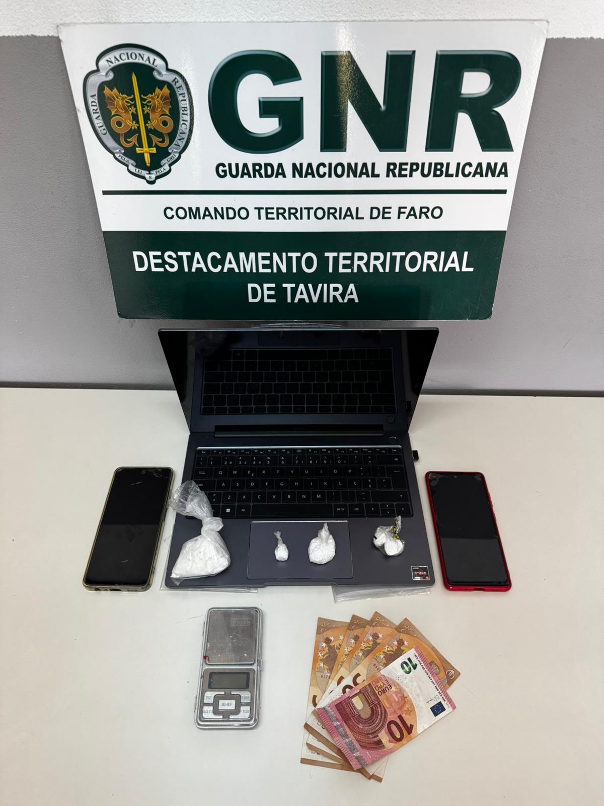São Brás de Alportel – Detidos por tráfico de estupefacientes e condução sem habilitação legal


