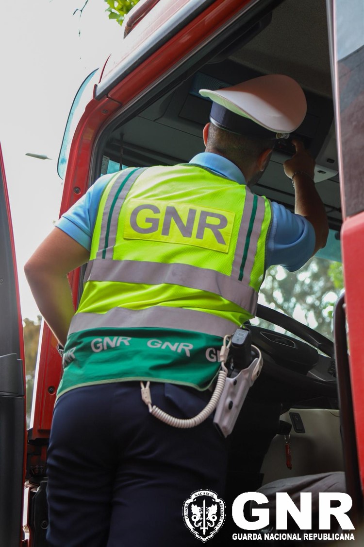 Loures – GNR identifica empresa de controlo metrológico por falsidade informática em tacógrafo digital