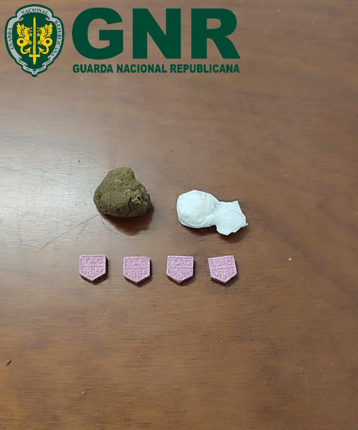 Foto de Barcelos – Detido por tráfico de droga junto a um estabelecimento de diversão noturna

 
