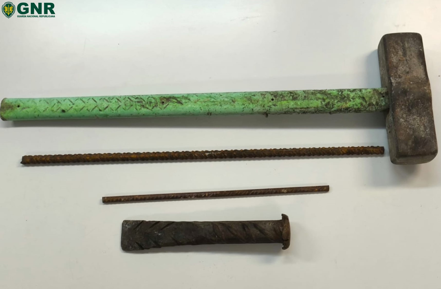 Fundão – Dois detidos por furto de metais não preciosos e posse de arma proibida