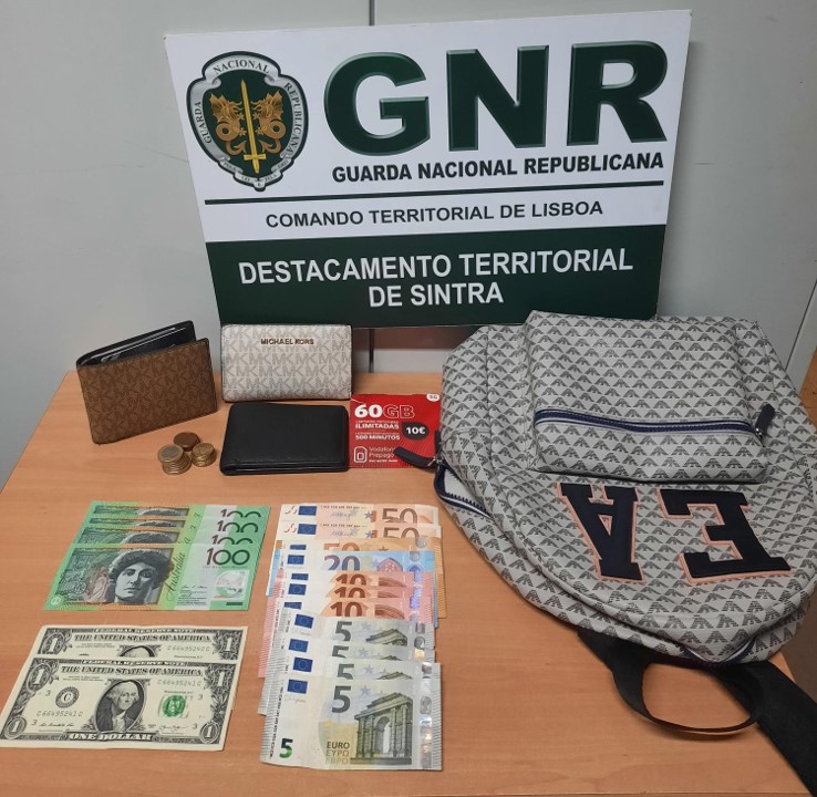 Sintra – Quatro detidos em flagrante por furtos de oportunidade a turistas
