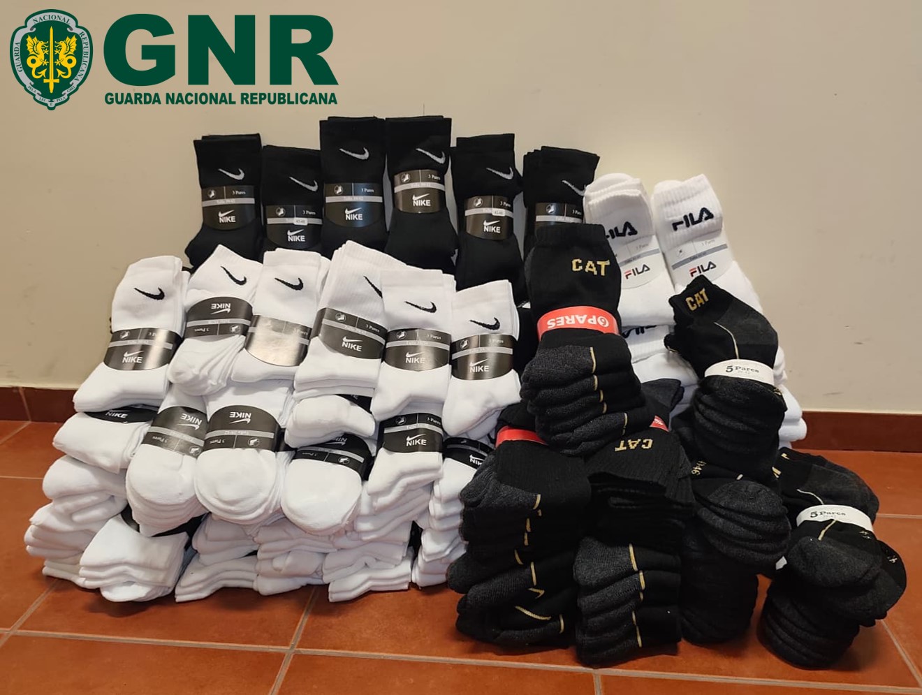 Barcelos – Arguido por contrafação e apreensão de material contrafeito