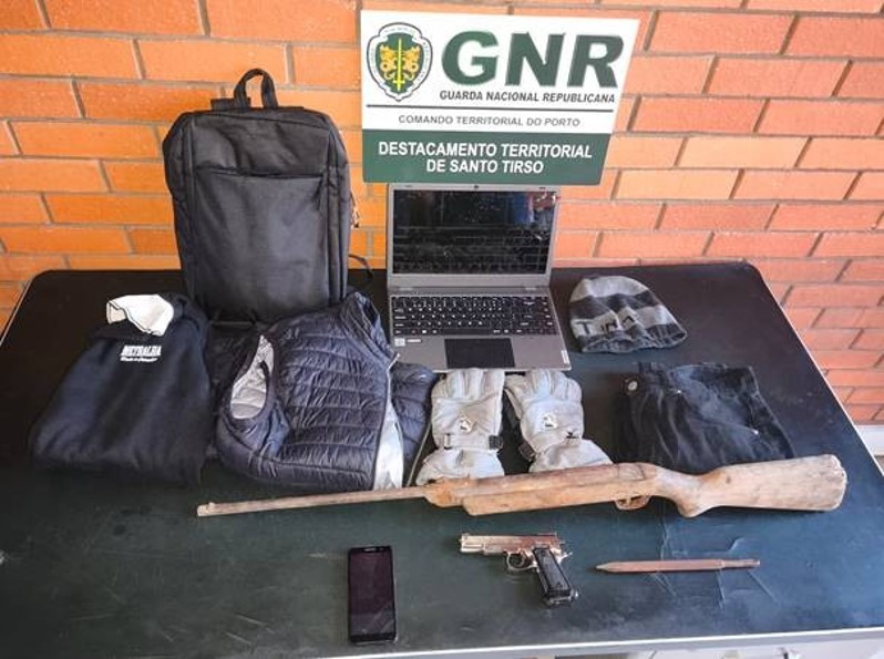 Santo Tirso – Arguido por furtos em estabelecimento de ensino e em estabelecimento comercial