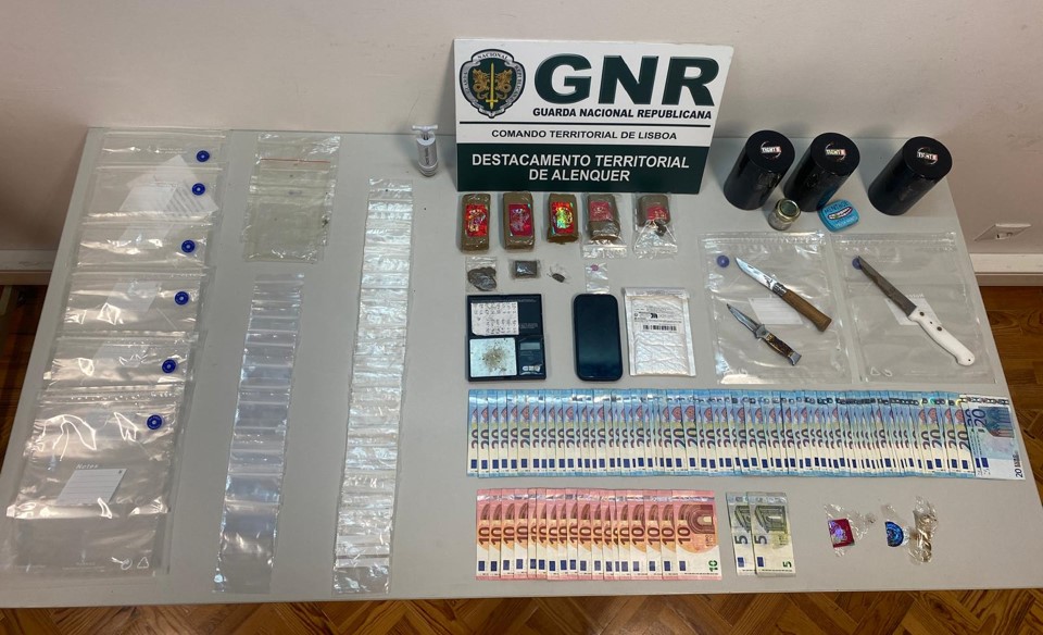 Cadaval – Detido em flagrante por tráfico de cerca de 850 doses de produto estupefaciente