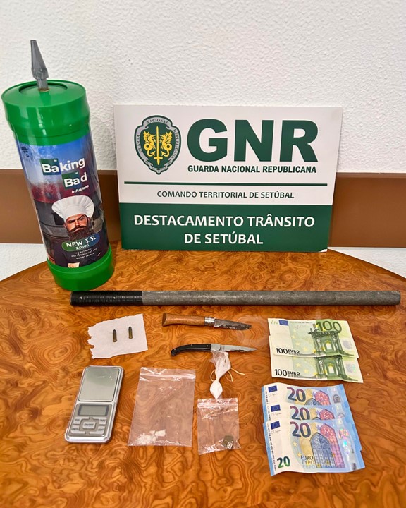 Seixal – Detido por tráfico de estupefacientes, posse de arma proibida e condução sem habilitação legal