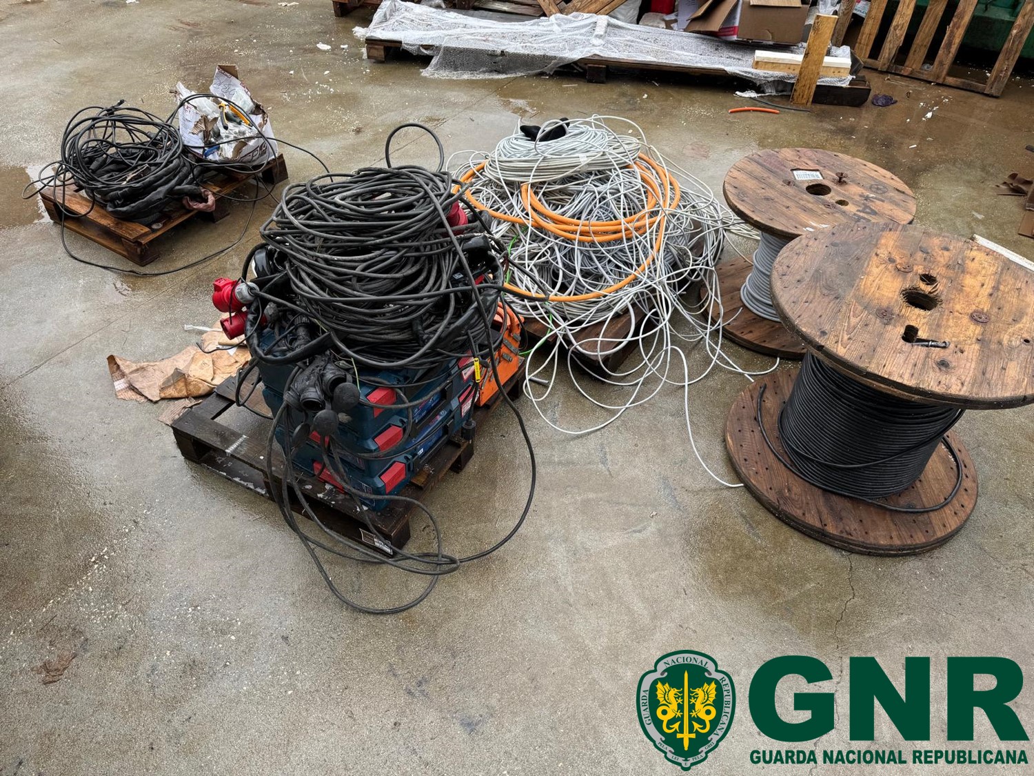 Rio Maior – Detidos em flagrante por furto de metais não preciosos