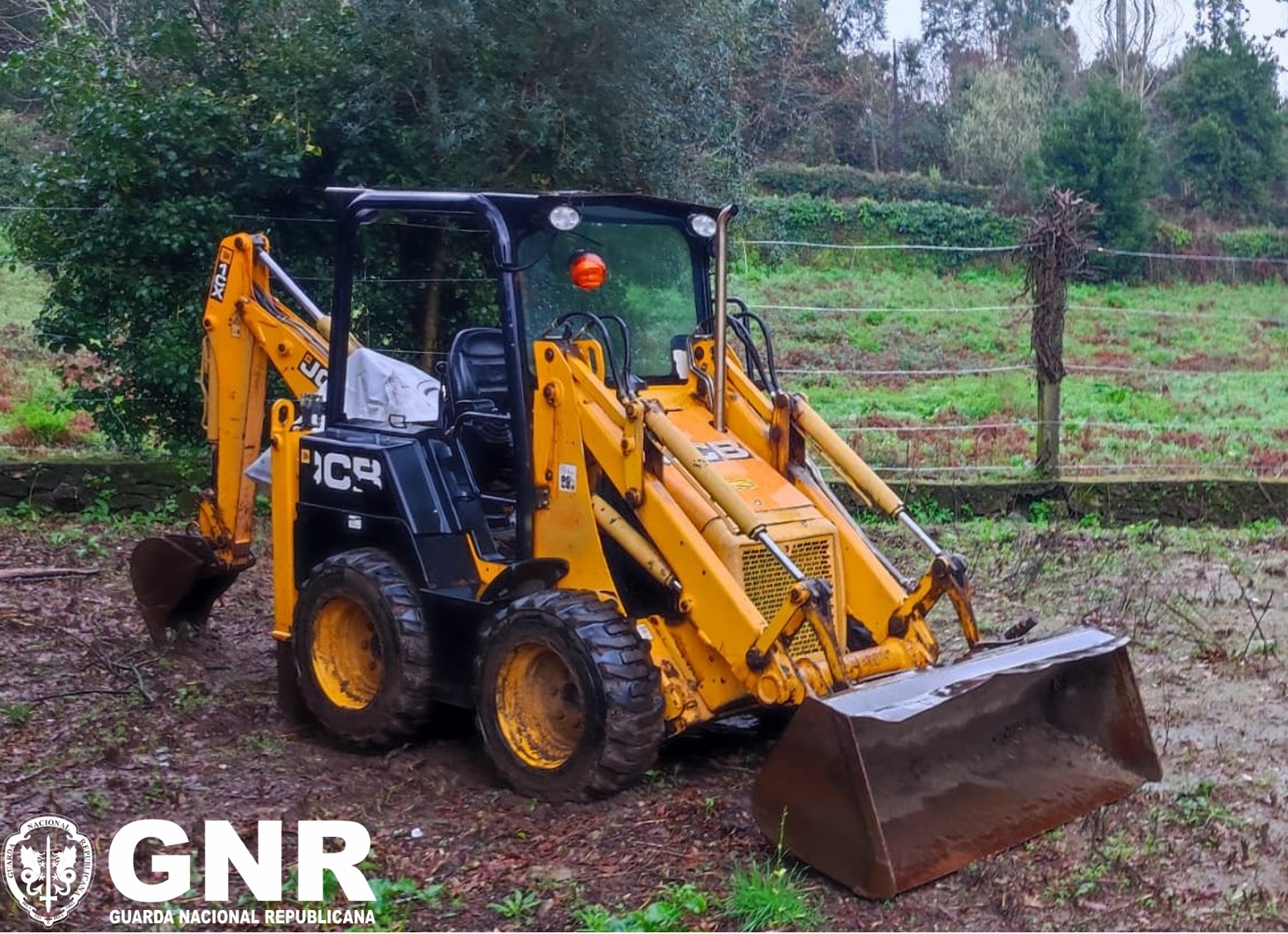 Braga - Arguido por furto e recuperação de retroescavadora