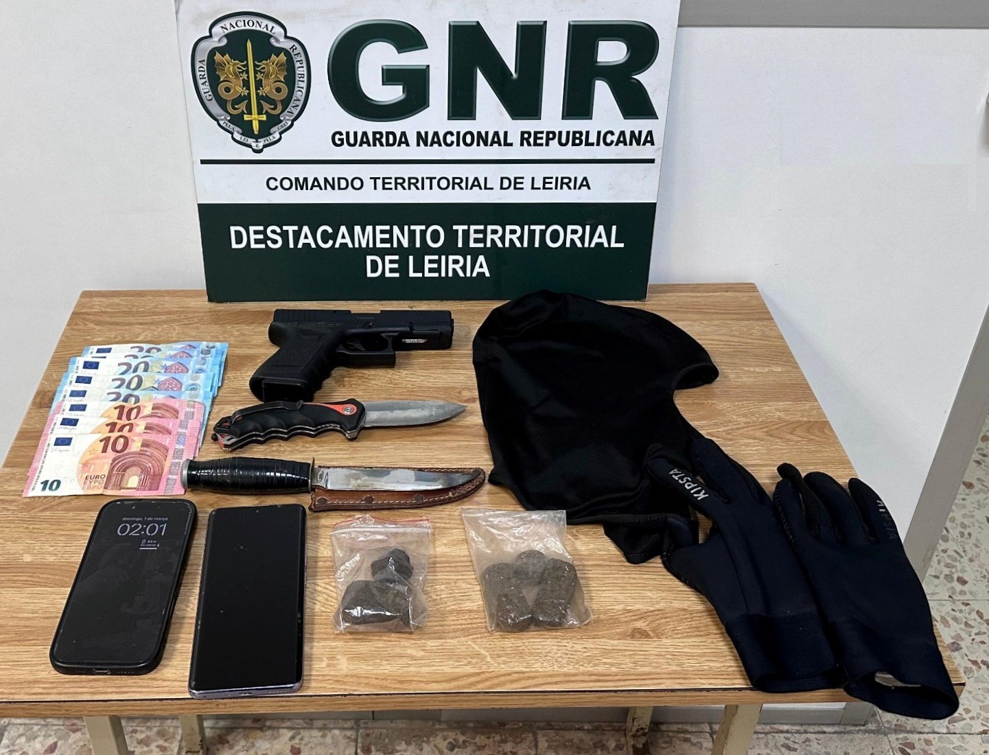 Leiria – Dois detidos por furto e tráfico de estupefacientes