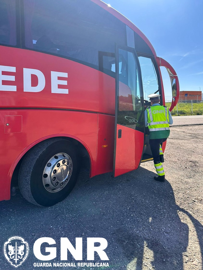 Santarém – GNR deteta transporte público ocasional de passageiros ilegal em Santarém