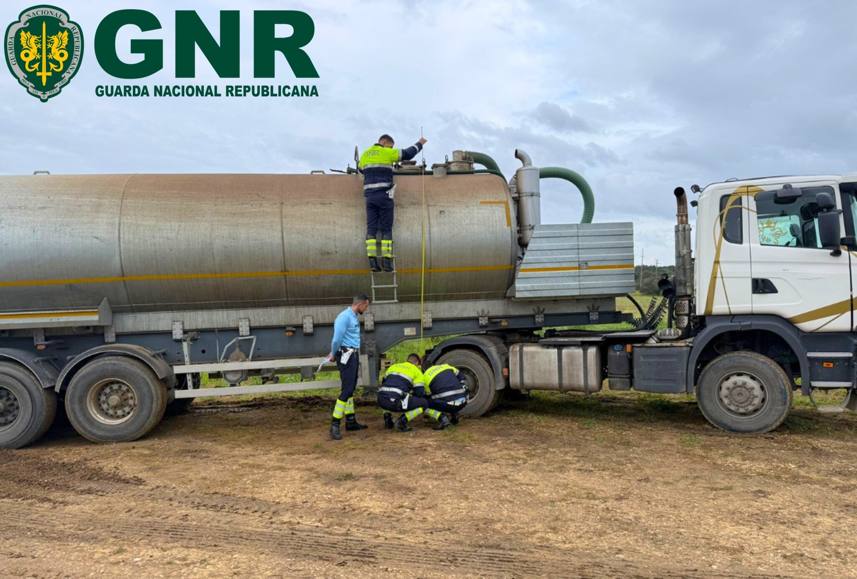 Palmela – Detetada descarga ilegal de efluentes em terreno baldio