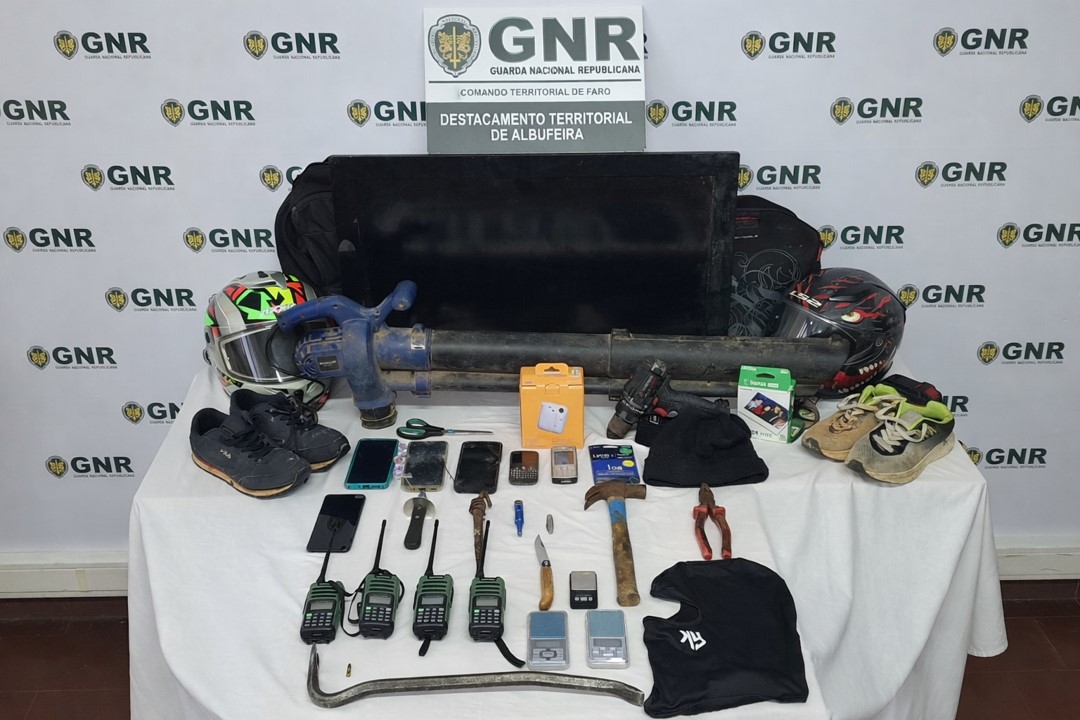 Albufeira – Dois detidos por furto em estabelecimento