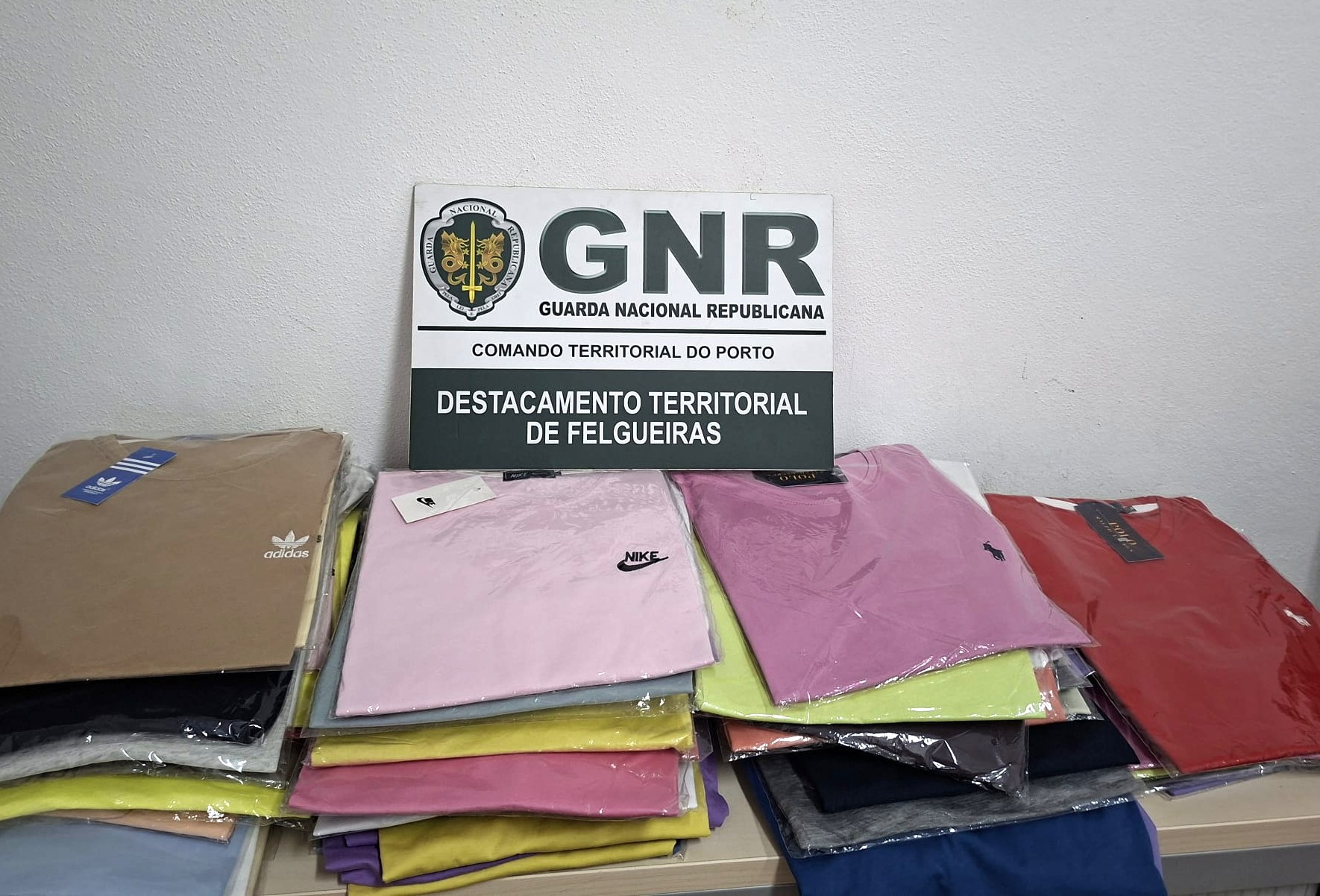 Paços de Ferreira – Arguido por contrafação e apreensão 80 artigos contrafeitos