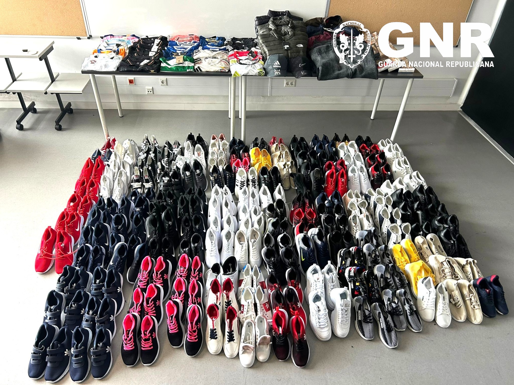 Paredes – Arguido e apreensão de artigos contrafeitos