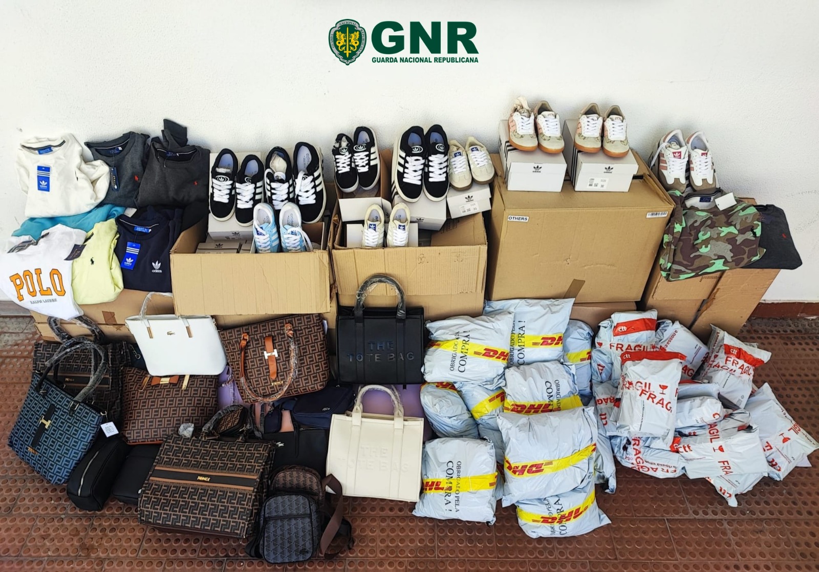 Caldas da Rainha – Apreensão de mais de 300 artigos contrafeitos