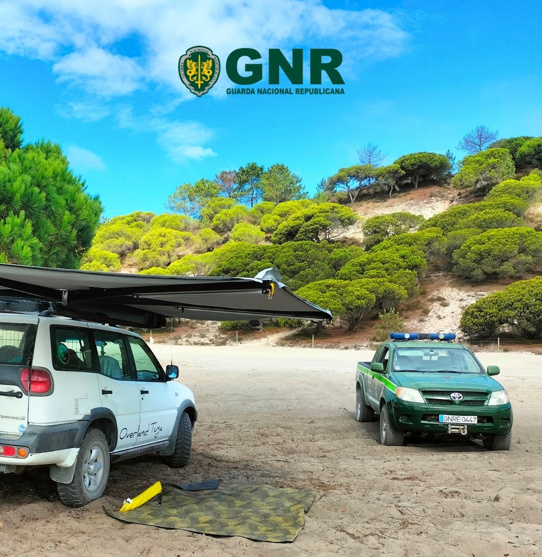 Sesimbra – Quatro autos de contraordenação por estacionamento e circulação em zona dunar