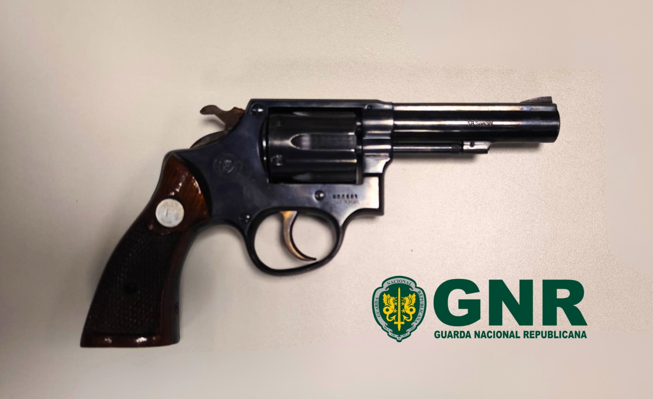 Almada – Detido por posse de arma ilegal