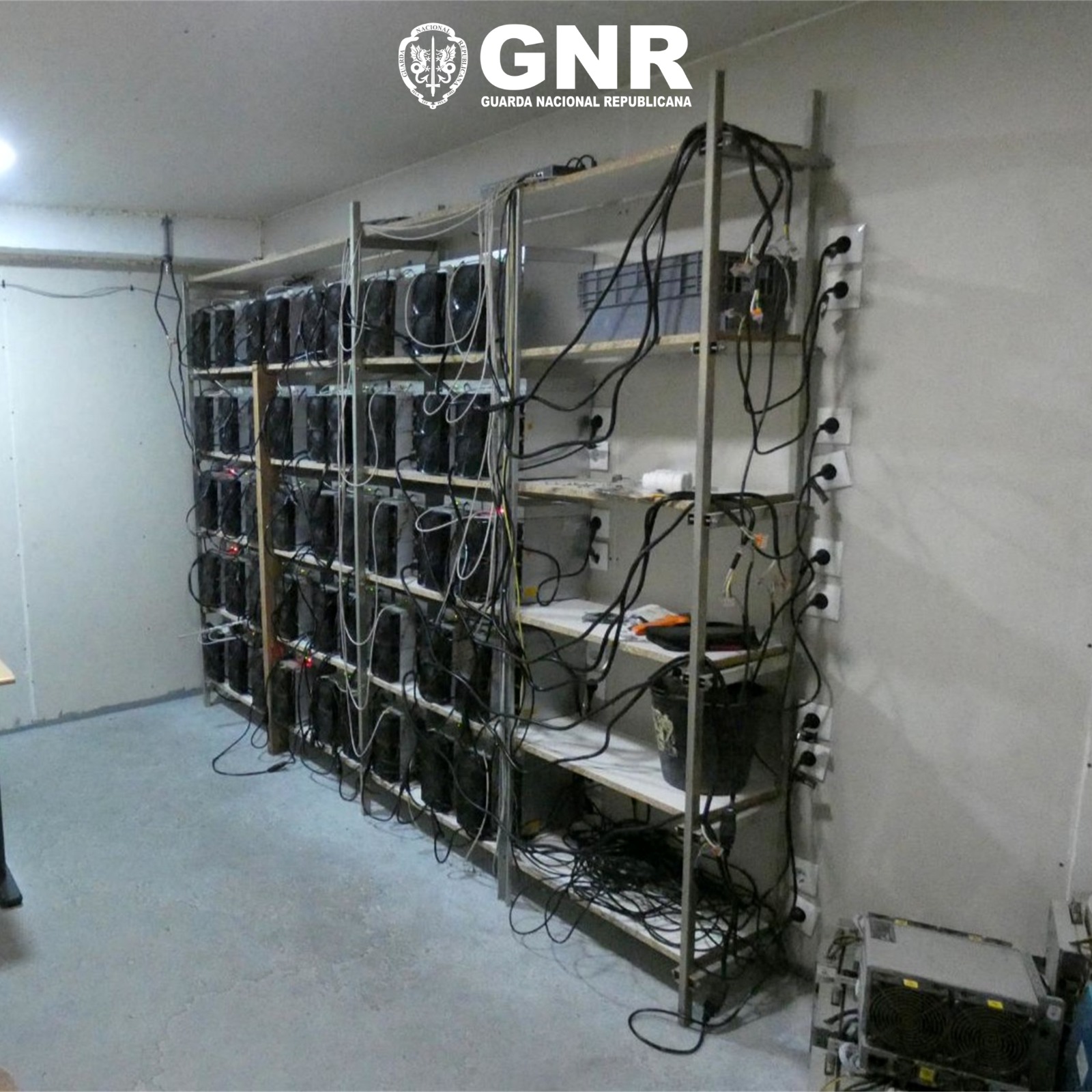 Bombarral – Detido por furto de energia elétrica nacional para mineração de criptomoedas