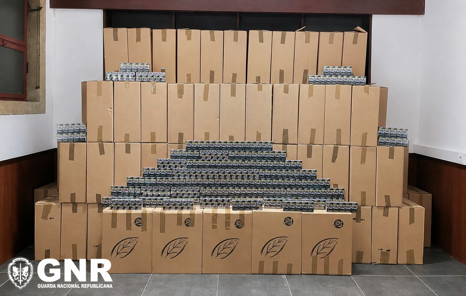 Vila Real – Apreensão de mais de 1 milhão de cigarros e detenção de suspeito por introdução fraudulenta no consumo