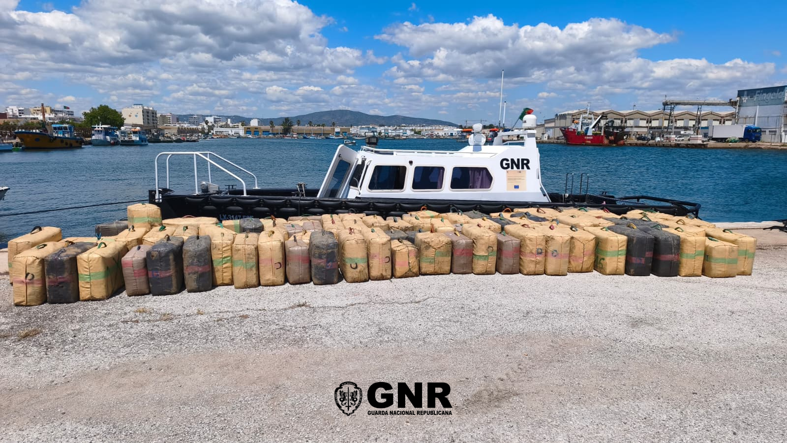 Faro – Apreendidas cerca de 4 toneladas de resina de cannabis