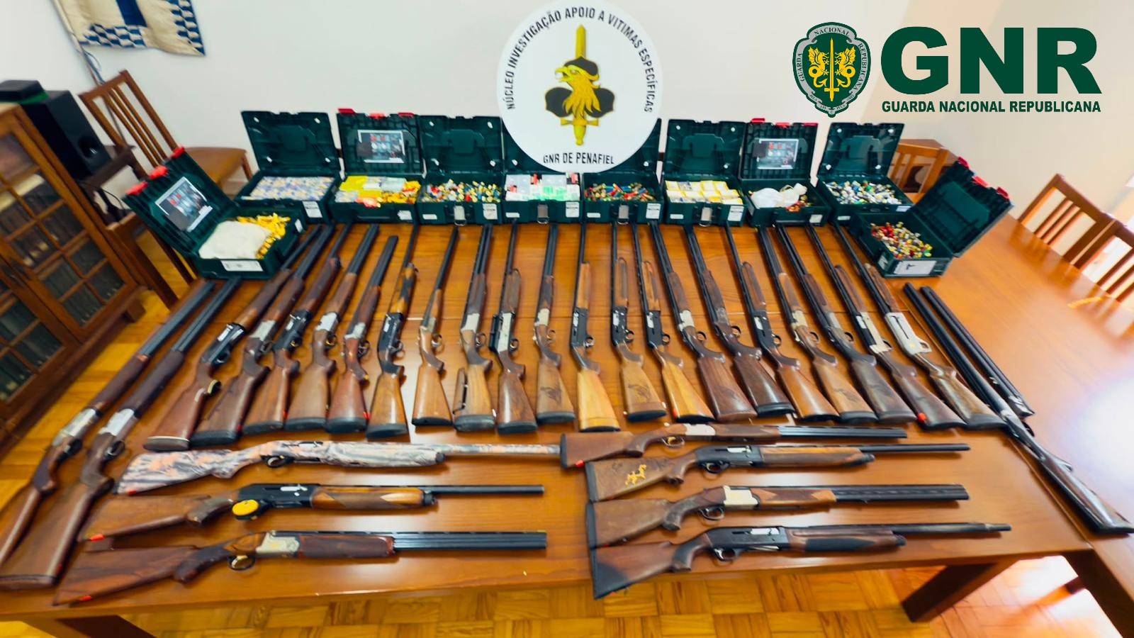 Foto de Paredes – Apreensão de 30 armas de fogo, mais de 2800 munições no cumprimento de um mandado de busca