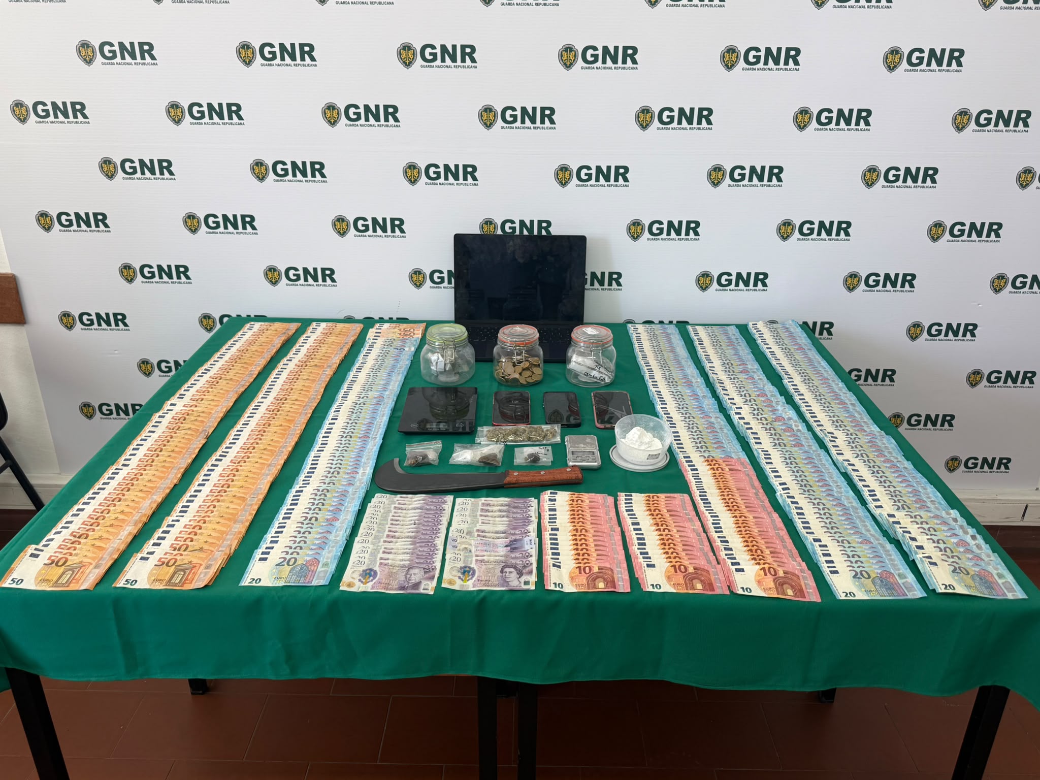 Foto de Albufeira – Dois detidos por tráfico de estupefacientes